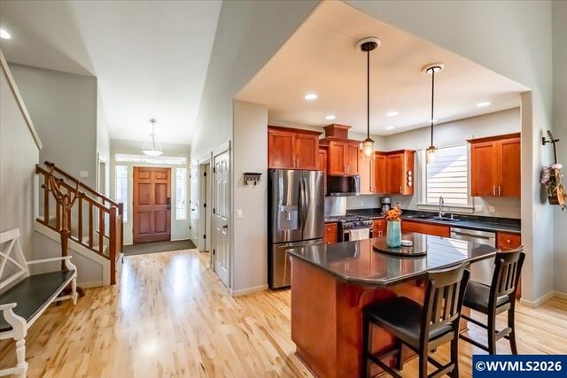 1292 Barnabas St NW, Salem, OR 97304