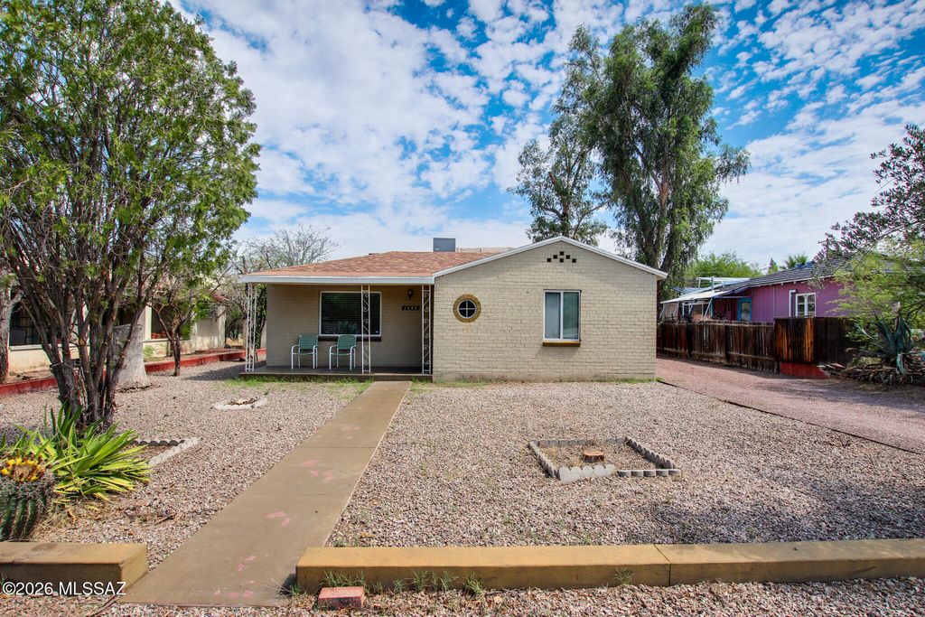 Image 1 of property listing at 1547 E Waverly Street, Tucson, AZ 85719