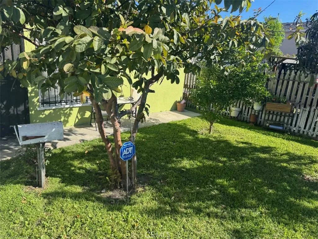 10208 Los Angeles Street, Los Angeles, CA 90003