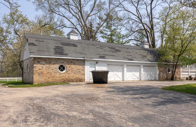 220 Honey Lake Court, North Barrington, IL 60010
