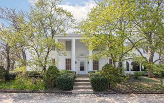 220 Honey Lake Court, North Barrington, IL 60010