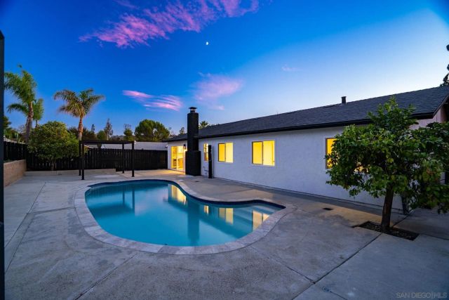 12505 Mustang Dr, Poway, CA 92064