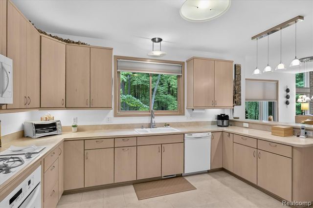 5388 Hartland Road, Fenton, MI 48430