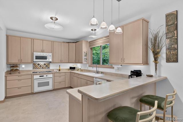 5388 Hartland Road, Fenton, MI 48430