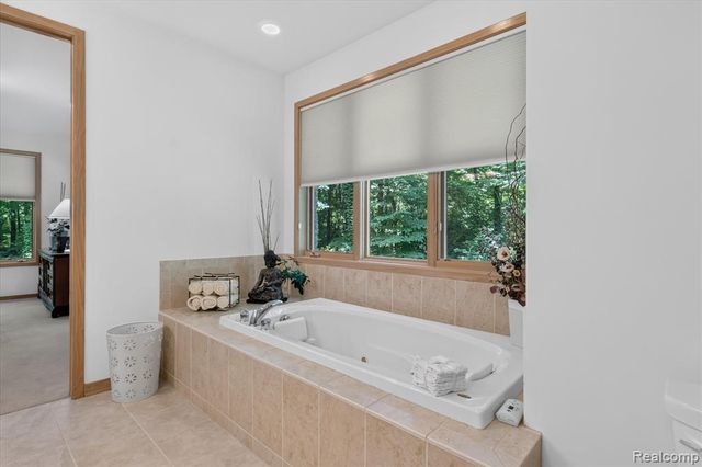5388 Hartland Road, Fenton, MI 48430