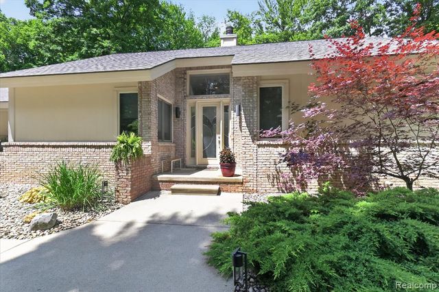 5388 Hartland Road, Fenton, MI 48430