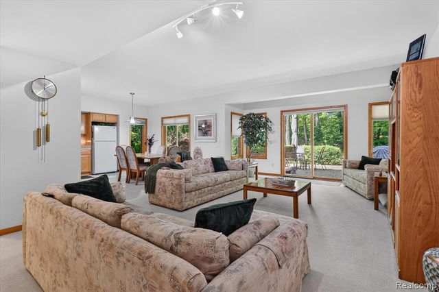 5388 Hartland Road, Fenton, MI 48430
