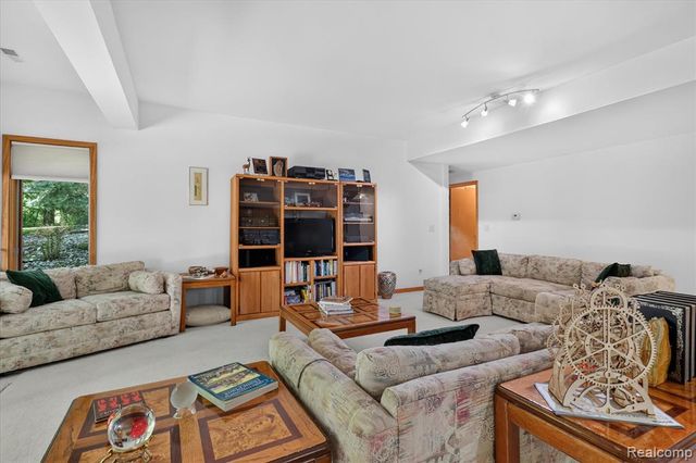 5388 Hartland Road, Fenton, MI 48430