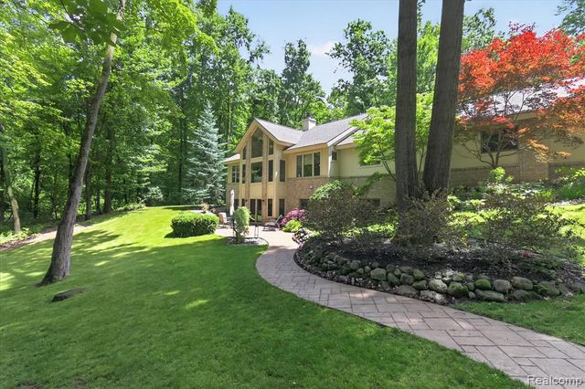 5388 Hartland Road, Fenton, MI 48430