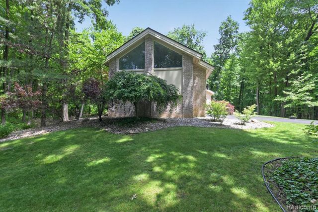 5388 Hartland Road, Fenton, MI 48430