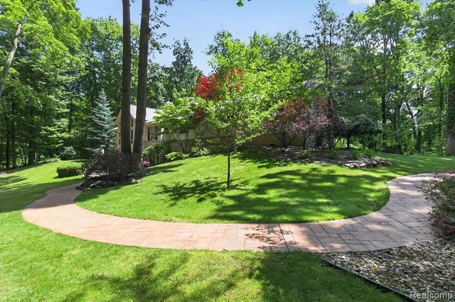 5388 Hartland Road, Fenton, MI 48430