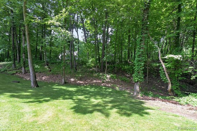 5388 Hartland Road, Fenton, MI 48430