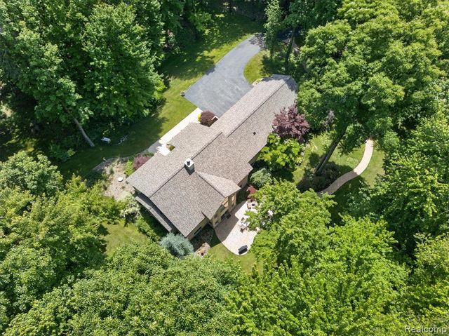 5388 Hartland Road, Fenton, MI 48430