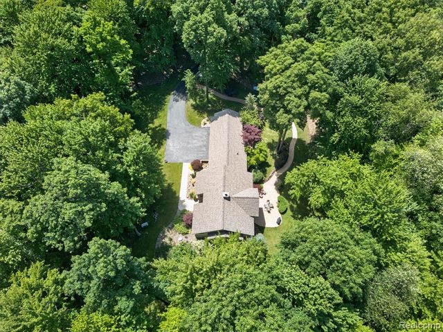 5388 Hartland Road, Fenton, MI 48430