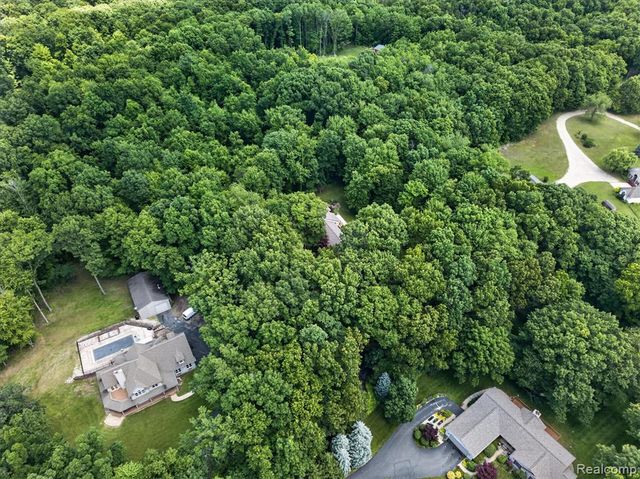 5388 Hartland Road, Fenton, MI 48430
