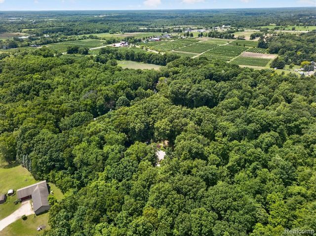 5388 Hartland Road, Fenton, MI 48430