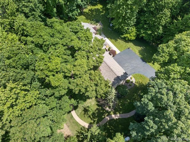 5388 Hartland Road, Fenton, MI 48430