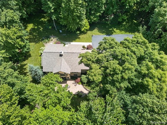 5388 Hartland Road, Fenton, MI 48430