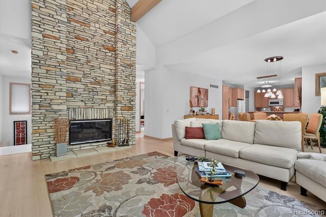5388 Hartland Road, Fenton, MI 48430