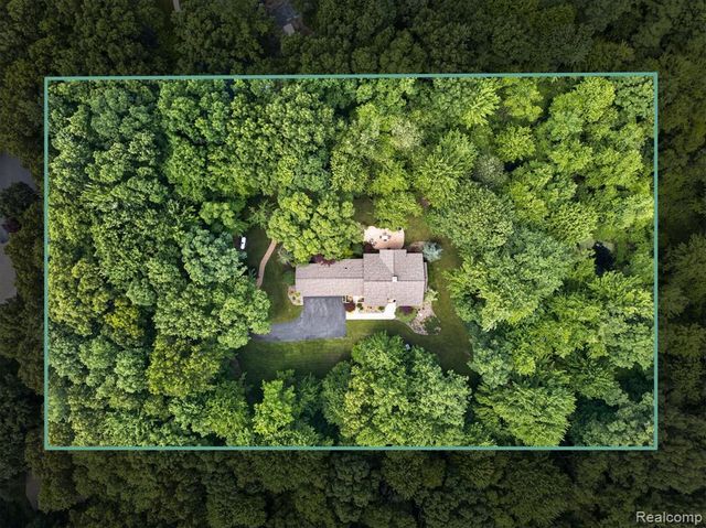 5388 Hartland Road, Fenton, MI 48430
