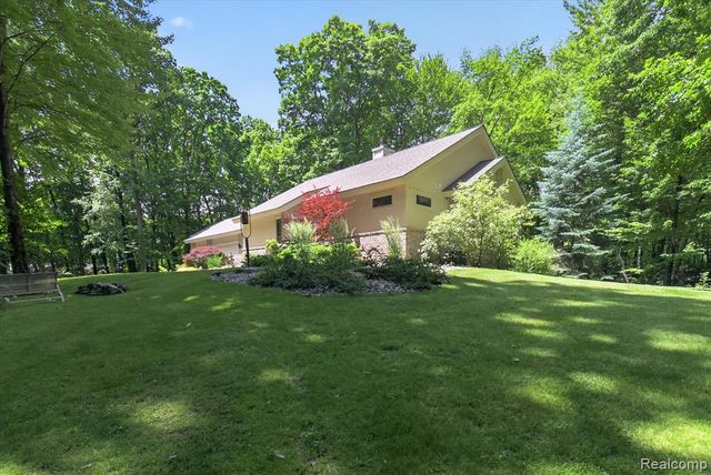5388 Hartland Road, Fenton, MI 48430