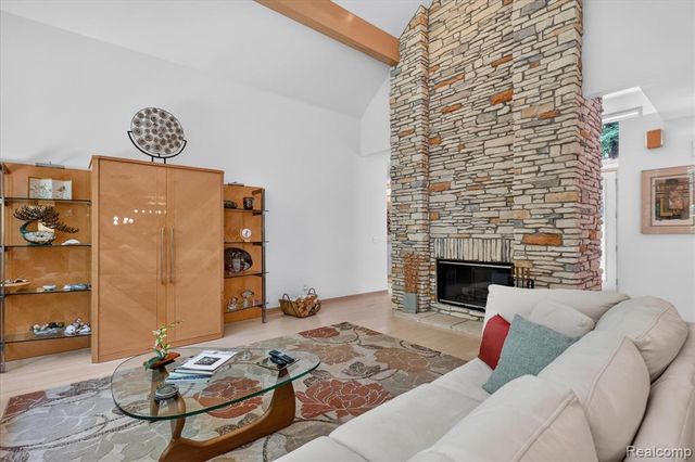 5388 Hartland Road, Fenton, MI 48430