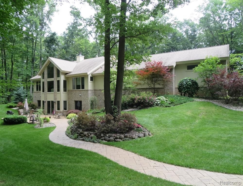 5388 Hartland Road, Fenton, MI 48430