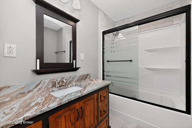 1605 Lou Gene Ave, Louisville, KY 40216