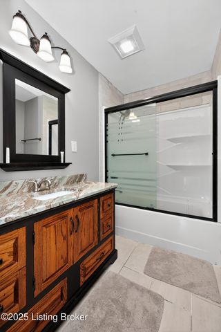 1605 Lou Gene Ave, Louisville, KY 40216