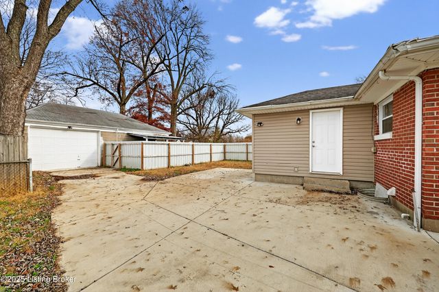 1605 Lou Gene Ave, Louisville, KY 40216