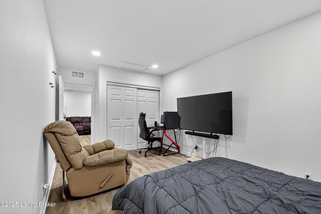 1605 Lou Gene Ave, Louisville, KY 40216