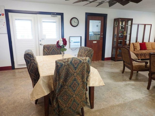 142 Zimmerhanzel Road, Flatonia, TX 78941