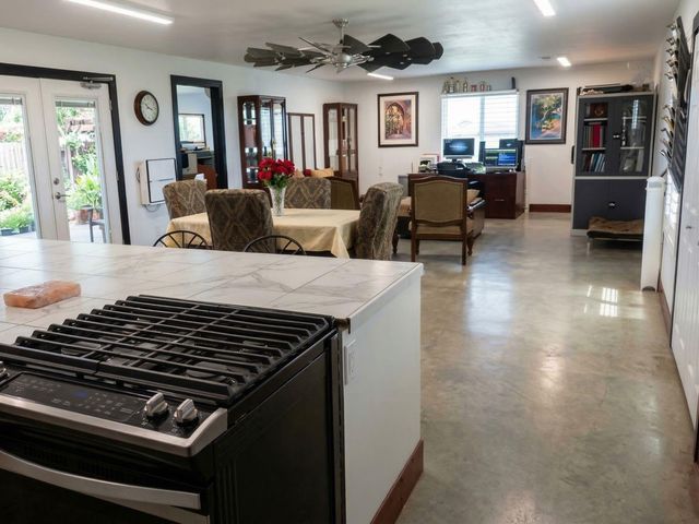 142 Zimmerhanzel Road, Flatonia, TX 78941