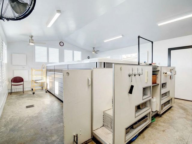 142 Zimmerhanzel Road, Flatonia, TX 78941