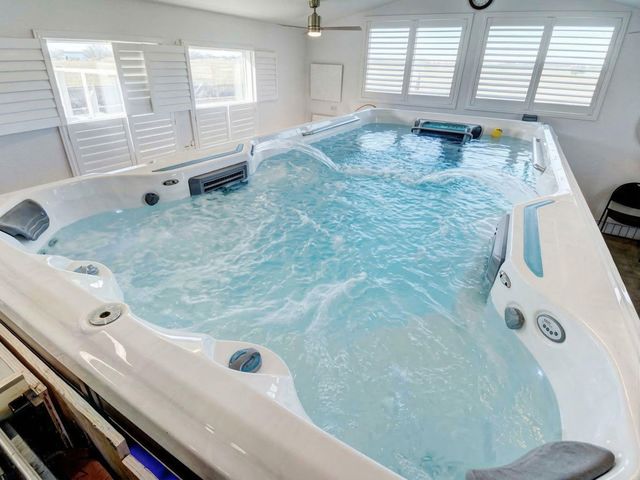 142 Zimmerhanzel Road, Flatonia, TX 78941