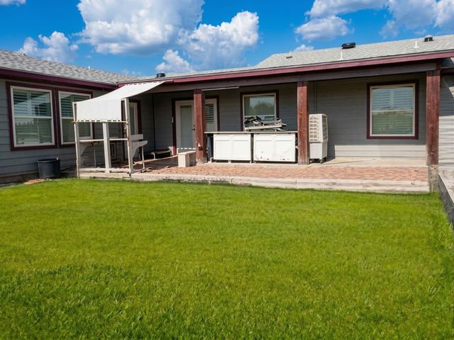 142 Zimmerhanzel Road, Flatonia, TX 78941