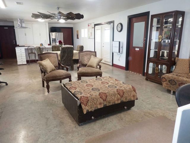 142 Zimmerhanzel Road, Flatonia, TX 78941