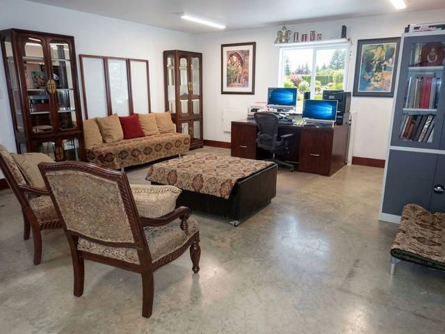 142 Zimmerhanzel Road, Flatonia, TX 78941