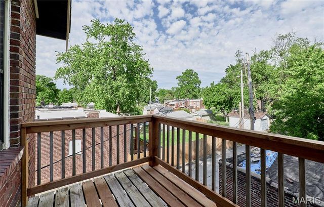 5021 Ray Avenue, St Louis, MO 63116