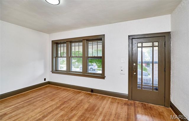 5021 Ray Avenue, St Louis, MO 63116