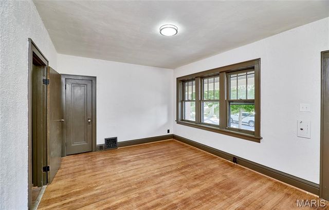 5021 Ray Avenue, St Louis, MO 63116