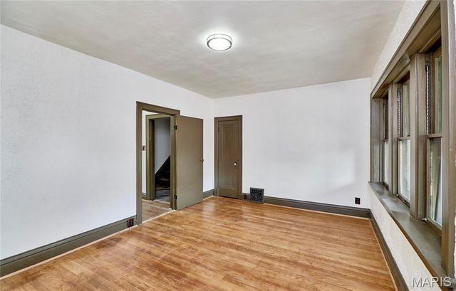 5021 Ray Avenue, St Louis, MO 63116