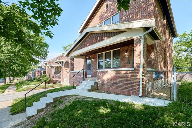 5021 Ray Avenue, St Louis, MO 63116