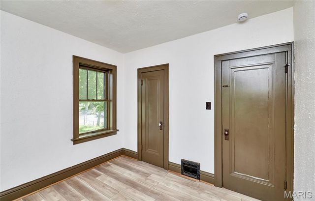 5021 Ray Avenue, St Louis, MO 63116