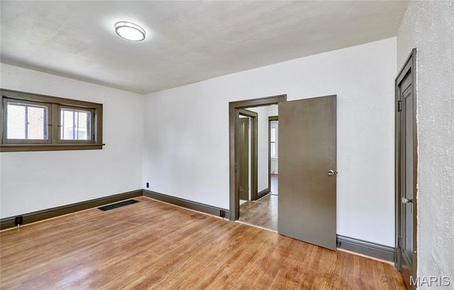 5021 Ray Avenue, St Louis, MO 63116