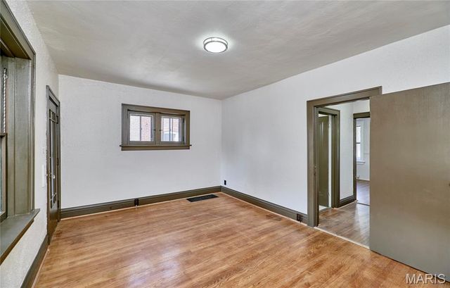 5021 Ray Avenue, St Louis, MO 63116