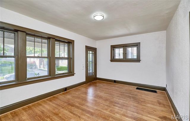 5021 Ray Avenue, St Louis, MO 63116