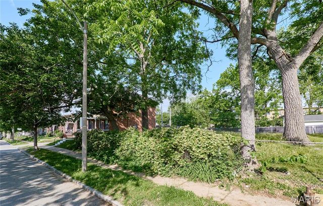 5021 Ray Avenue, St Louis, MO 63116
