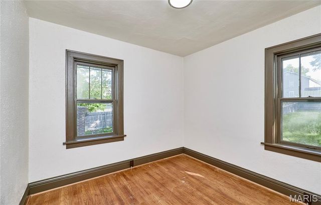5021 Ray Avenue, St Louis, MO 63116
