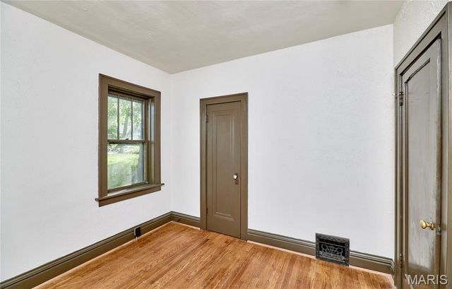 5021 Ray Avenue, St Louis, MO 63116